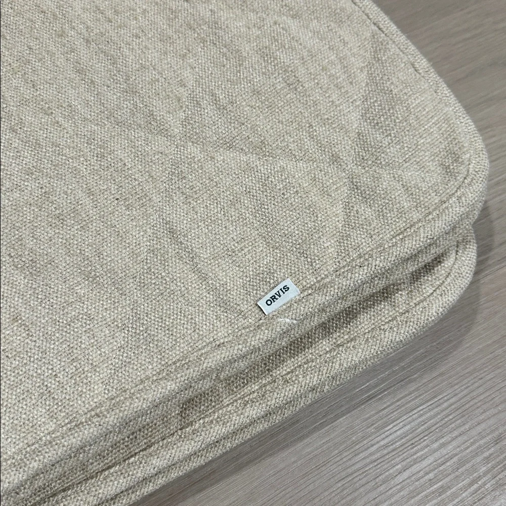 Orvis Grip-Tight Quilted Throw (pet furniture cover)